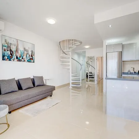 Sea & Golf View Duplex Heated Pool דירה